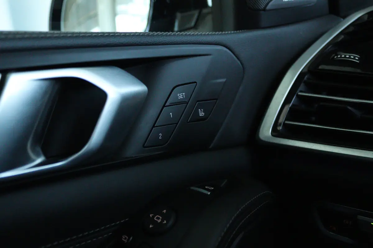 xDrive45e High Executive M-Sport | Soh 92% | Adapt. Cruise | Harman & Kardon | 4-Wielsturing | Laser |  Schuifdak | HUD | Stoelventilatie | 360 Camera | Trekhaak |  Luchtvering