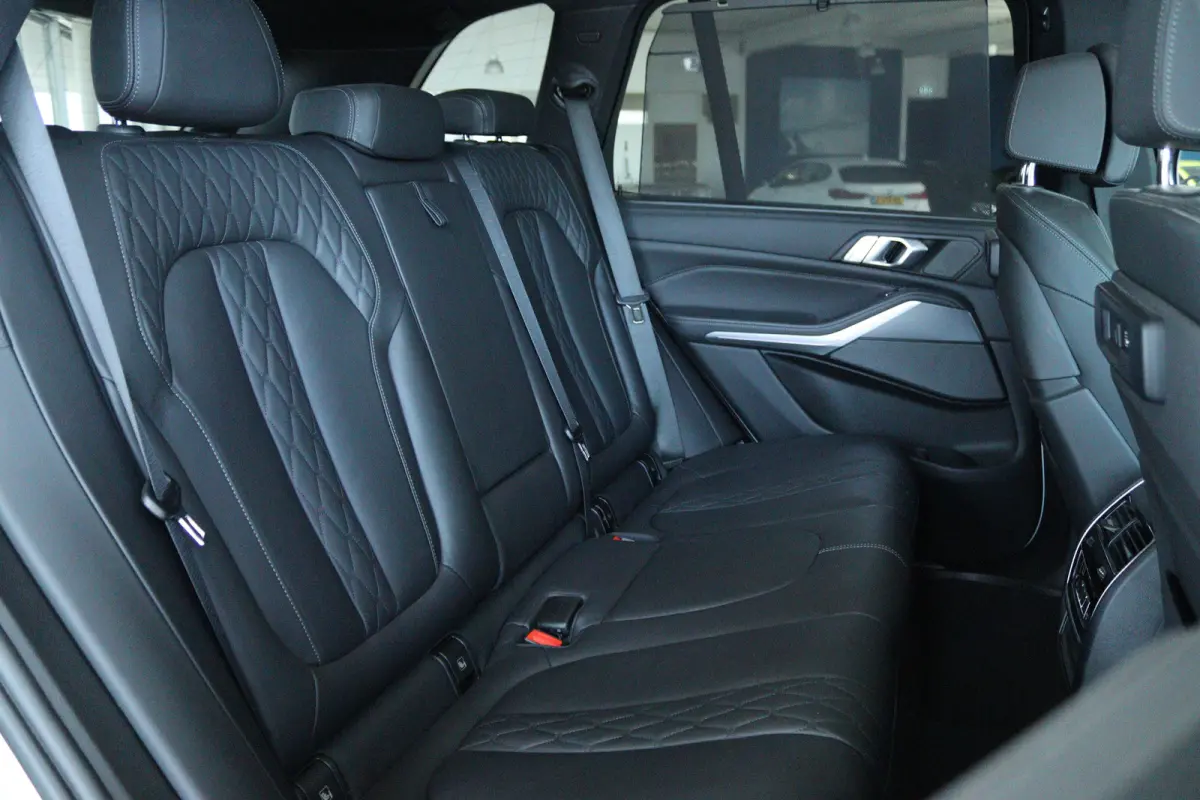 xDrive45e High Executive M-Sport | Soh 92% | Adapt. Cruise | Harman & Kardon | 4-Wielsturing | Laser |  Schuifdak | HUD | Stoelventilatie | 360 Camera | Trekhaak |  Luchtvering