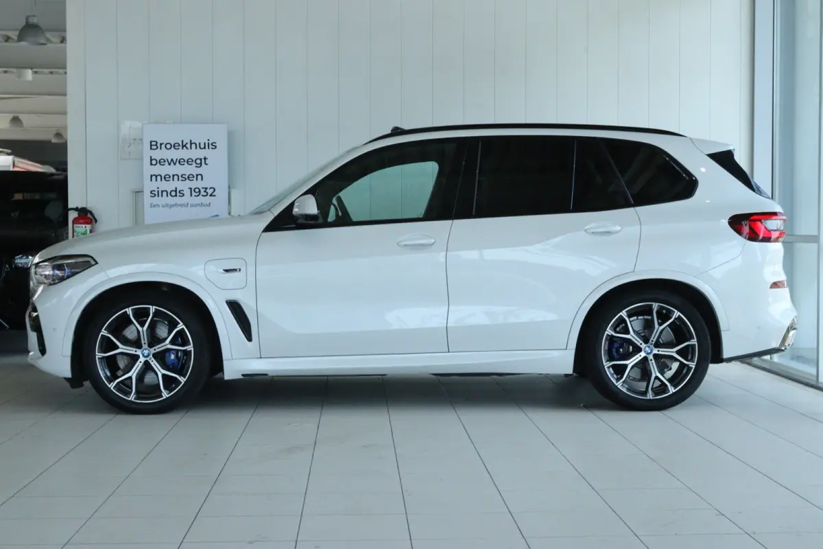 xDrive45e High Executive M-Sport | Soh 92% | Adapt. Cruise | Harman & Kardon | 4-Wielsturing | Laser |  Schuifdak | HUD | Stoelventilatie | 360 Camera | Trekhaak |  Luchtvering