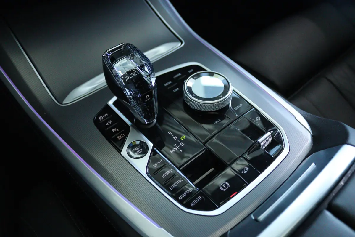 xDrive45e High Executive M-Sport | Soh 92% | Adapt. Cruise | Harman & Kardon | 4-Wielsturing | Laser |  Schuifdak | HUD | Stoelventilatie | 360 Camera | Trekhaak |  Luchtvering