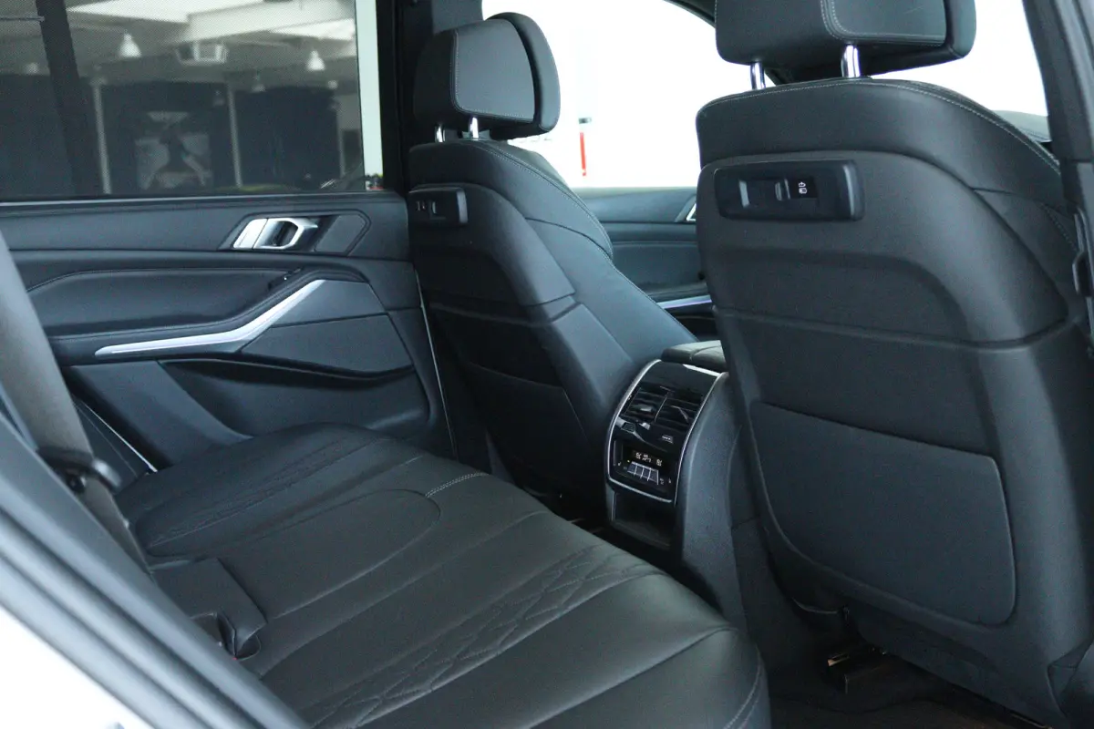 xDrive45e High Executive M-Sport | Soh 92% | Adapt. Cruise | Harman & Kardon | 4-Wielsturing | Laser |  Schuifdak | HUD | Stoelventilatie | 360 Camera | Trekhaak |  Luchtvering