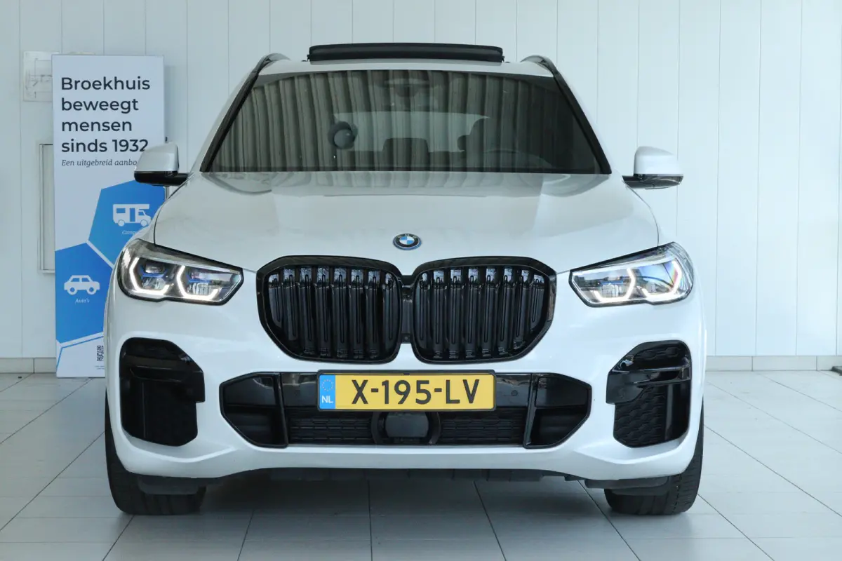 xDrive45e High Executive M-Sport | Soh 92% | Adapt. Cruise | Harman & Kardon | 4-Wielsturing | Laser |  Schuifdak | HUD | Stoelventilatie | 360 Camera | Trekhaak |  Luchtvering