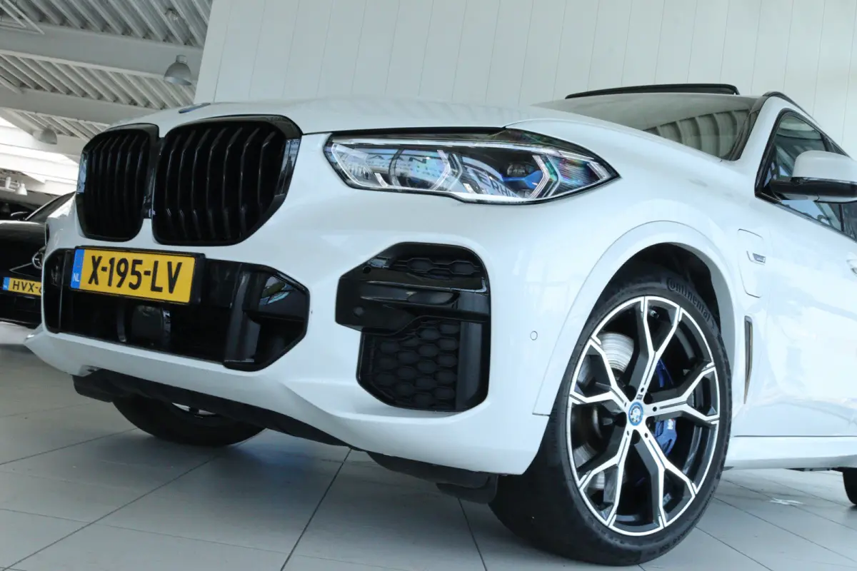 xDrive45e High Executive M-Sport | Soh 92% | Adapt. Cruise | Harman & Kardon | 4-Wielsturing | Laser |  Schuifdak | HUD | Stoelventilatie | 360 Camera | Trekhaak |  Luchtvering