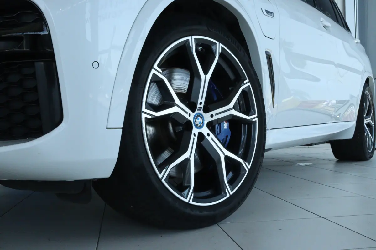 xDrive45e High Executive M-Sport | Soh 92% | Adapt. Cruise | Harman & Kardon | 4-Wielsturing | Laser |  Schuifdak | HUD | Stoelventilatie | 360 Camera | Trekhaak |  Luchtvering