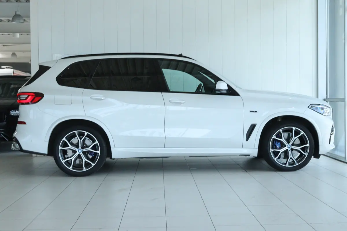 xDrive45e High Executive M-Sport | Soh 92% | Adapt. Cruise | Harman & Kardon | 4-Wielsturing | Laser |  Schuifdak | HUD | Stoelventilatie | 360 Camera | Trekhaak |  Luchtvering