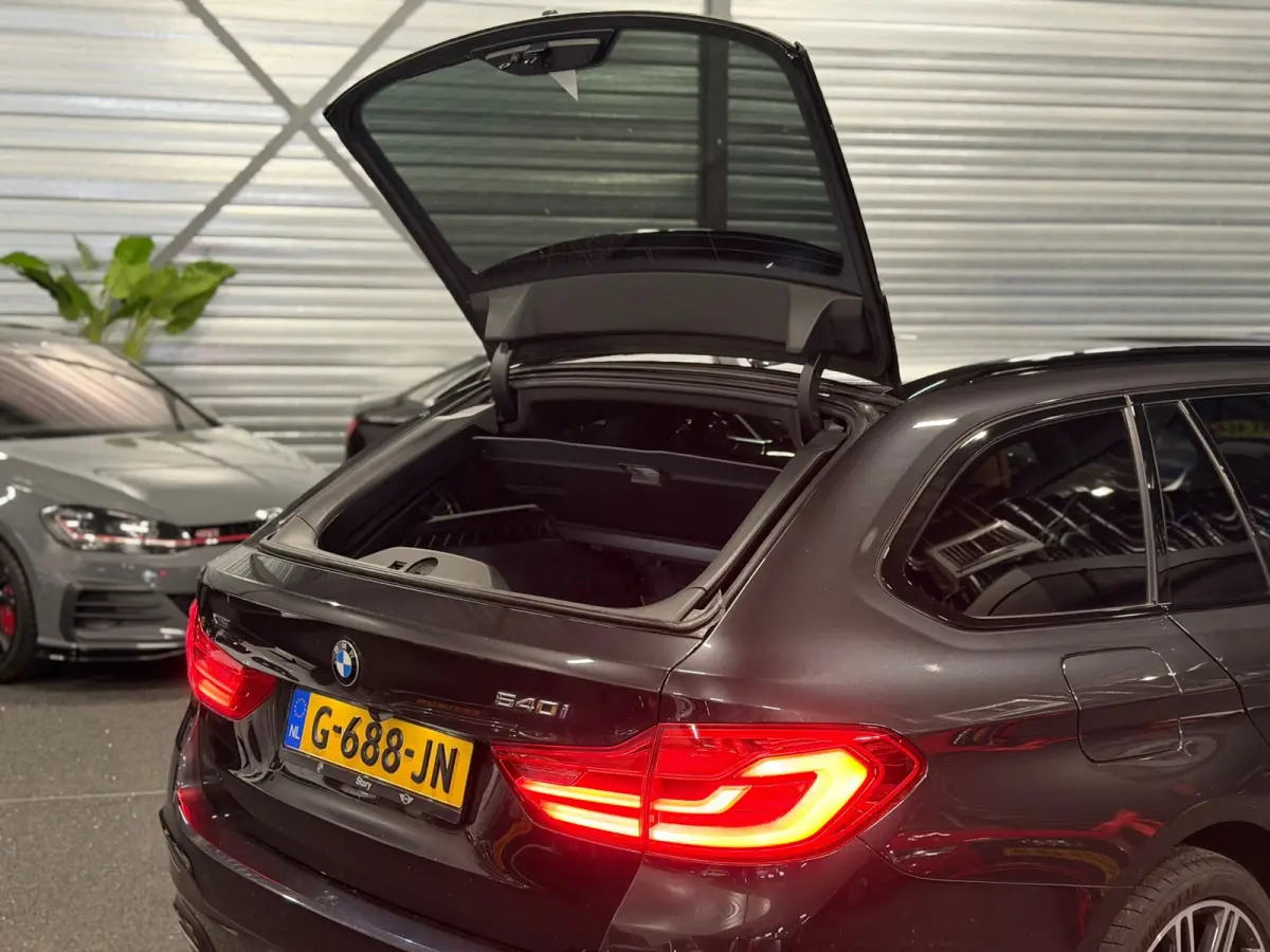 540i xDrive High Executive M-Pakket LED/PANO/NAVI/ACC/LEDER/ADAPTIVE/TREKHAAK/STOELVERW+KOELER/STUURVERW/MEMOR