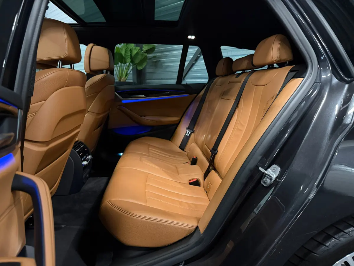 540i xDrive High Executive M-Pakket LED/PANO/NAVI/ACC/LEDER/ADAPTIVE/TREKHAAK/STOELVERW+KOELER/STUURVERW/MEMOR