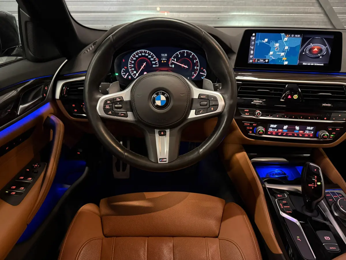 540i xDrive High Executive M-Pakket LED/PANO/NAVI/ACC/LEDER/ADAPTIVE/TREKHAAK/STOELVERW+KOELER/STUURVERW/MEMOR