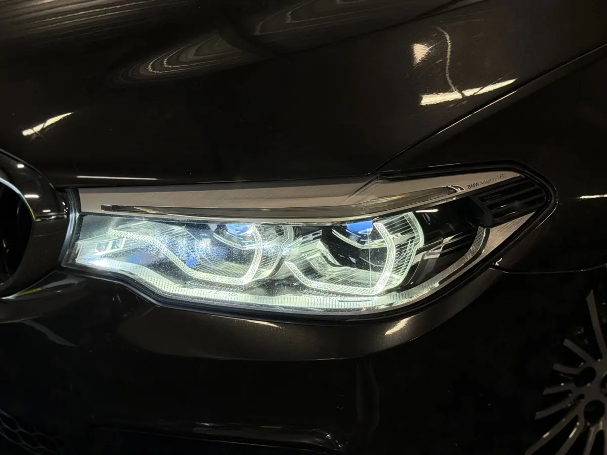 540i xDrive High Executive M-Pakket LED/PANO/NAVI/ACC/LEDER/ADAPTIVE/TREKHAAK/STOELVERW+KOELER/STUURVERW/MEMOR