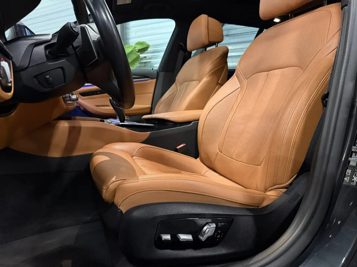 540i xDrive High Executive M-Pakket LED/PANO/NAVI/ACC/LEDER/ADAPTIVE/TREKHAAK/STOELVERW+KOELER/STUURVERW/MEMOR