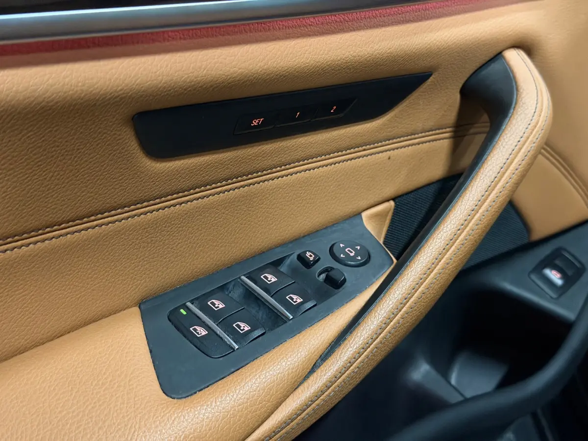 540i xDrive High Executive M-Pakket LED/PANO/NAVI/ACC/LEDER/ADAPTIVE/TREKHAAK/STOELVERW+KOELER/STUURVERW/MEMOR