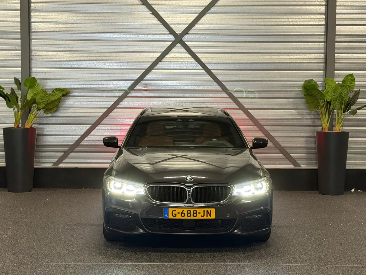 540i xDrive High Executive M-Pakket LED/PANO/NAVI/ACC/LEDER/ADAPTIVE/TREKHAAK/STOELVERW+KOELER/STUURVERW/MEMOR