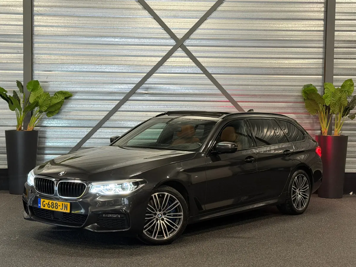 540i xDrive High Executive M-Pakket LED/PANO/NAVI/ACC/LEDER/ADAPTIVE/TREKHAAK/STOELVERW+KOELER/STUURVERW/MEMOR