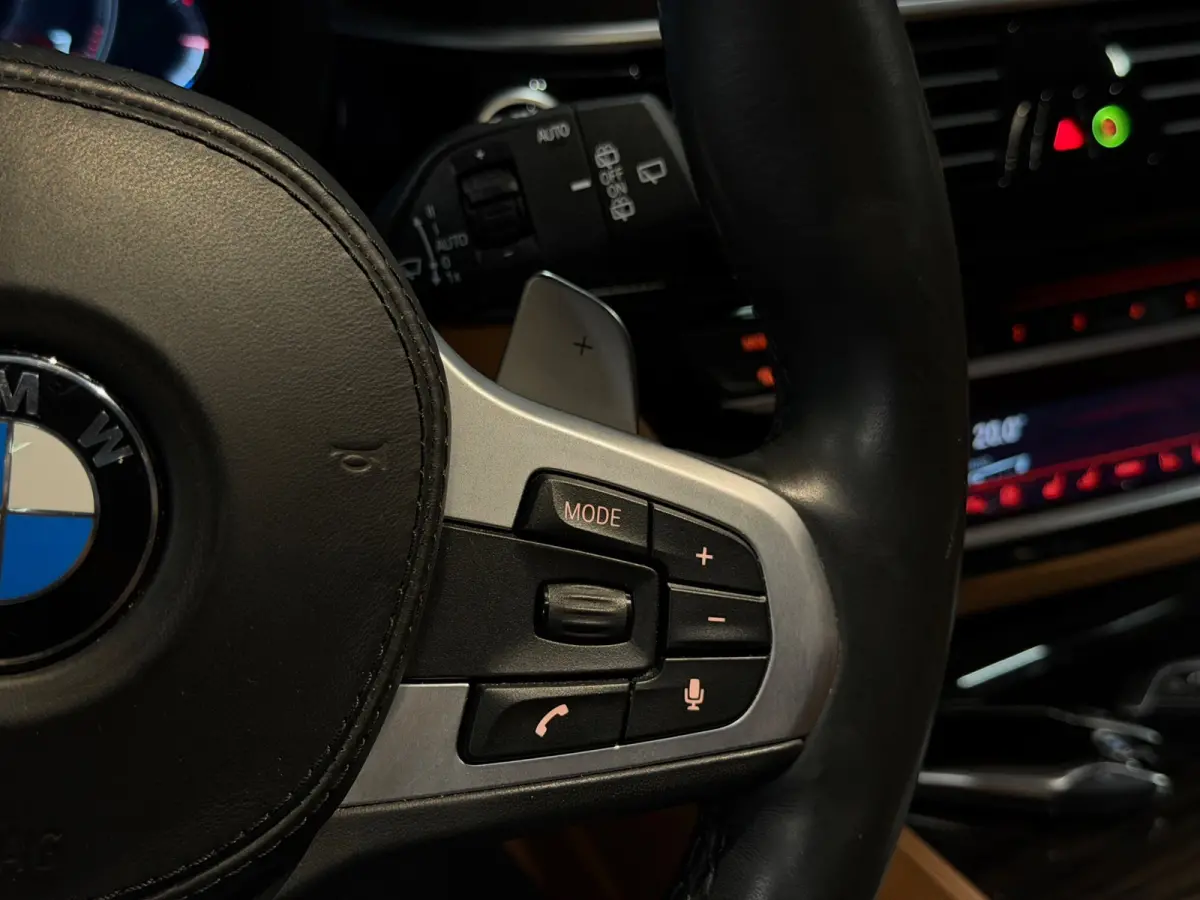 540i xDrive High Executive M-Pakket LED/PANO/NAVI/ACC/LEDER/ADAPTIVE/TREKHAAK/STOELVERW+KOELER/STUURVERW/MEMOR