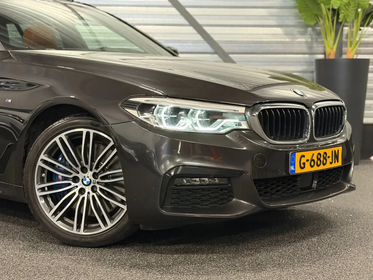 540i xDrive High Executive M-Pakket LED/PANO/NAVI/ACC/LEDER/ADAPTIVE/TREKHAAK/STOELVERW+KOELER/STUURVERW/MEMOR