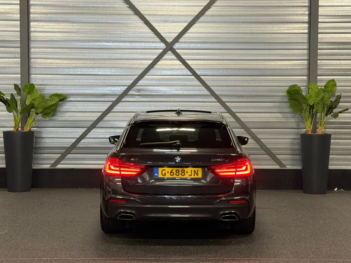 540i xDrive High Executive M-Pakket LED/PANO/NAVI/ACC/LEDER/ADAPTIVE/TREKHAAK/STOELVERW+KOELER/STUURVERW/MEMOR