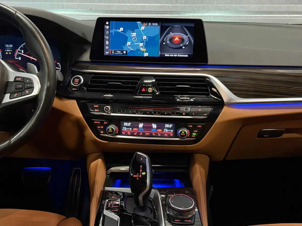 540i xDrive High Executive M-Pakket LED/PANO/NAVI/ACC/LEDER/ADAPTIVE/TREKHAAK/STOELVERW+KOELER/STUURVERW/MEMOR
