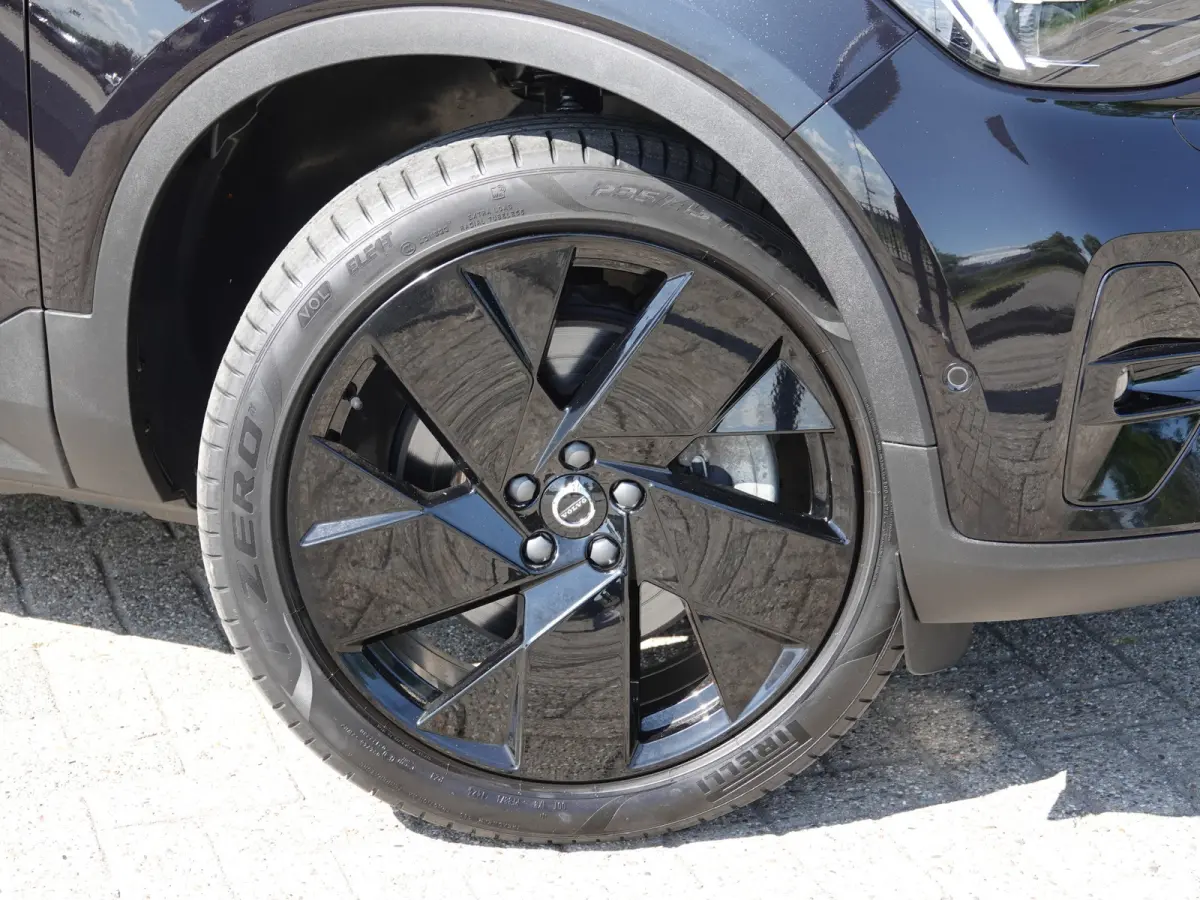 Twin Motor Ultra Black Edition 82 kWh SOH 96,9% | PANO | HK-AUDIO | 360° CAM