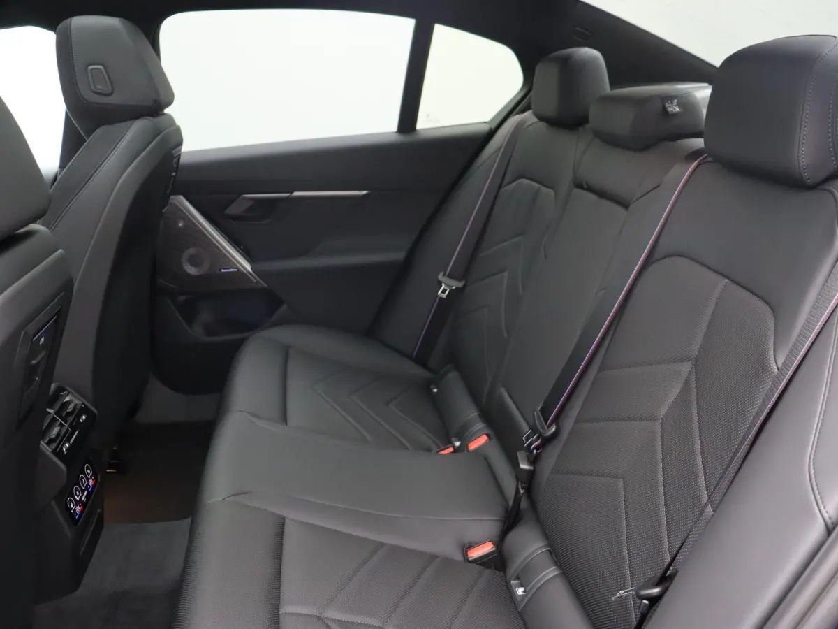 eDrive40 M Sportpakket Pro | SoH 100% | M Sport Edition | Trekhaak | Panoramdak | Stoelventilatie | Driving Assistant Plus | Bowers & Wilkins | 20''