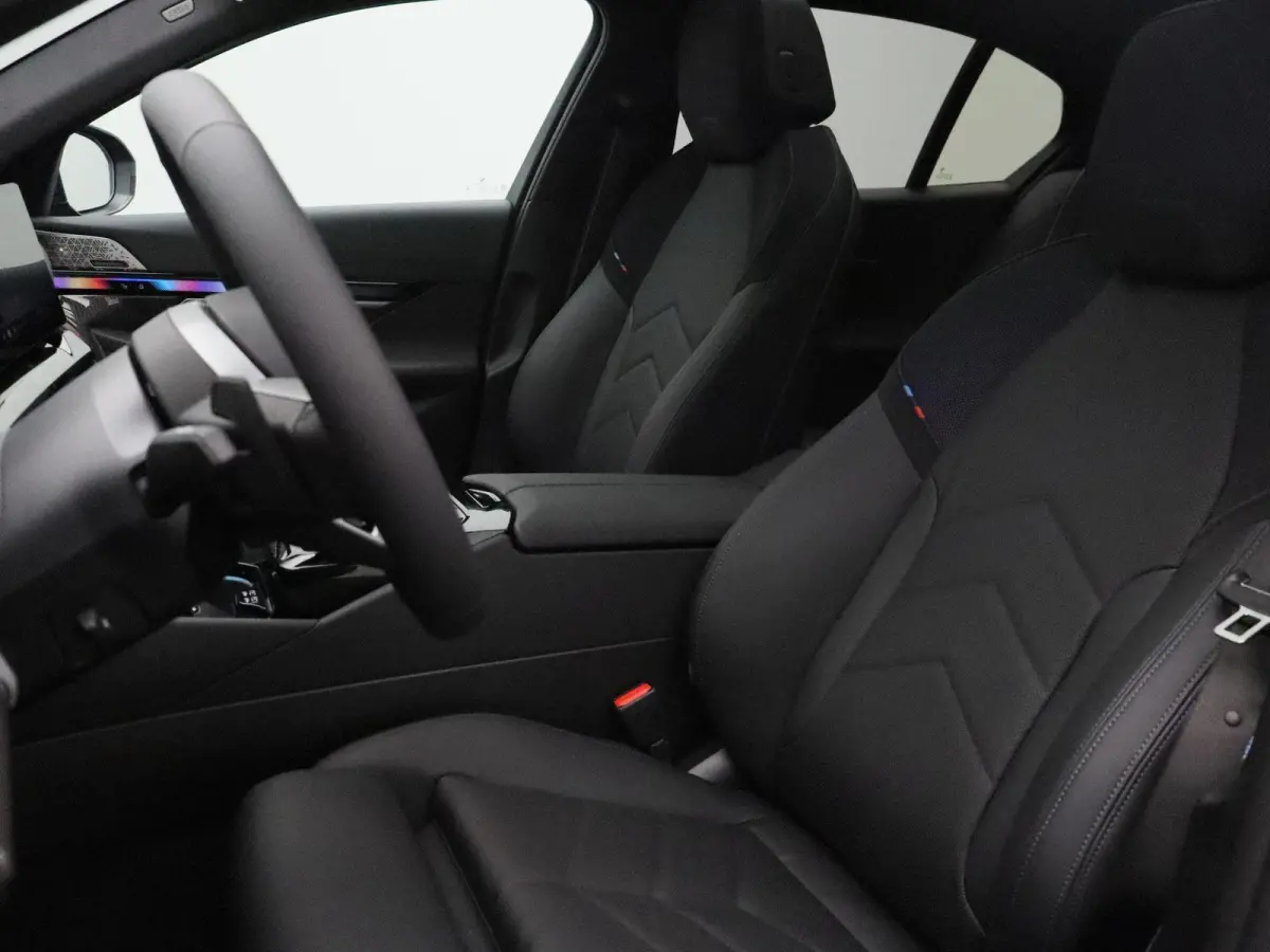 eDrive40 M Sportpakket Pro | SoH 100% | M Sport Edition | Trekhaak | Panoramdak | Stoelventilatie | Driving Assistant Plus | Bowers & Wilkins | 20''