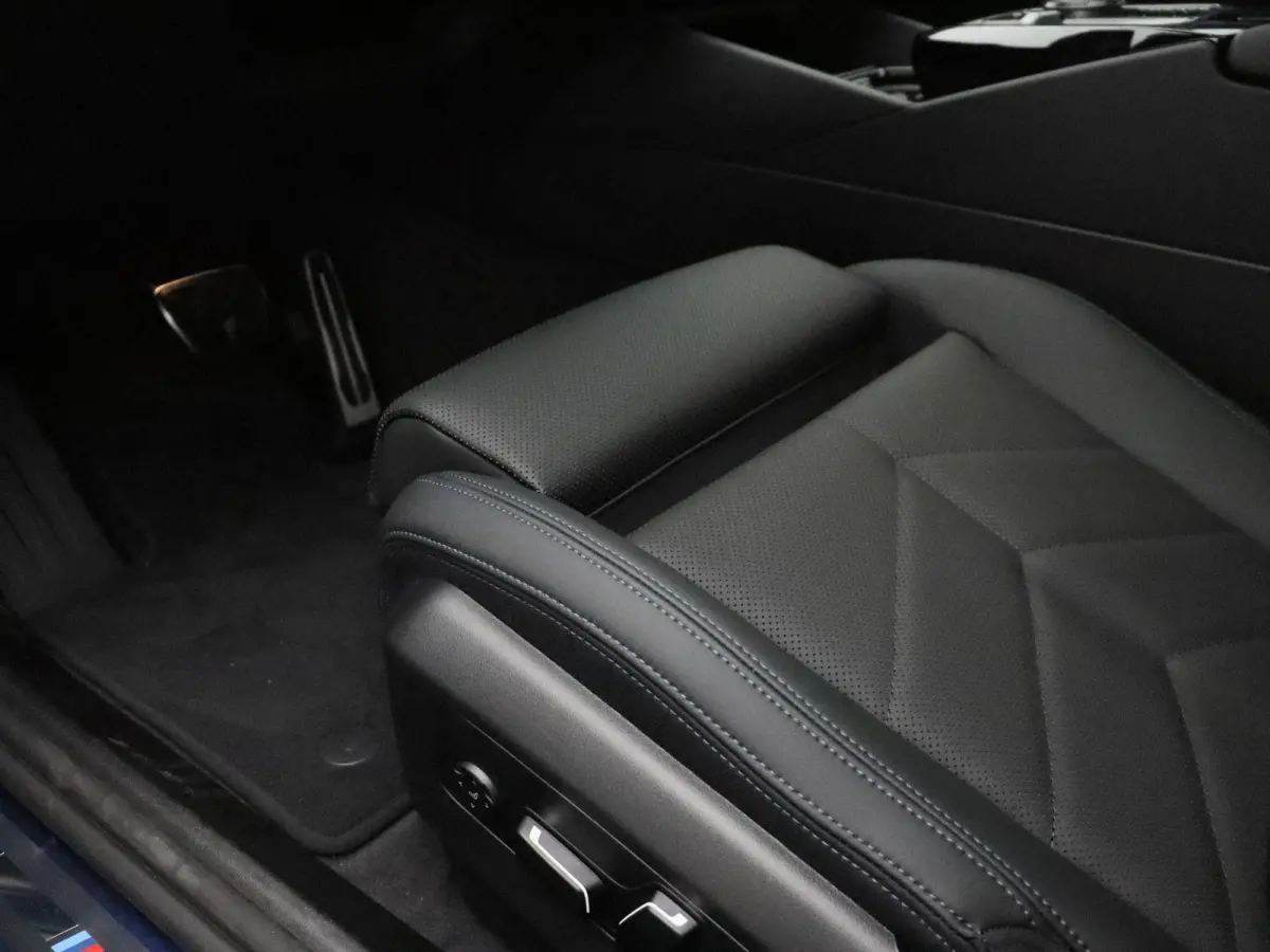 eDrive40 M Sportpakket Pro | SoH 100% | M Sport Edition | Trekhaak | Panoramdak | Stoelventilatie | Driving Assistant Plus | Bowers & Wilkins | 20''