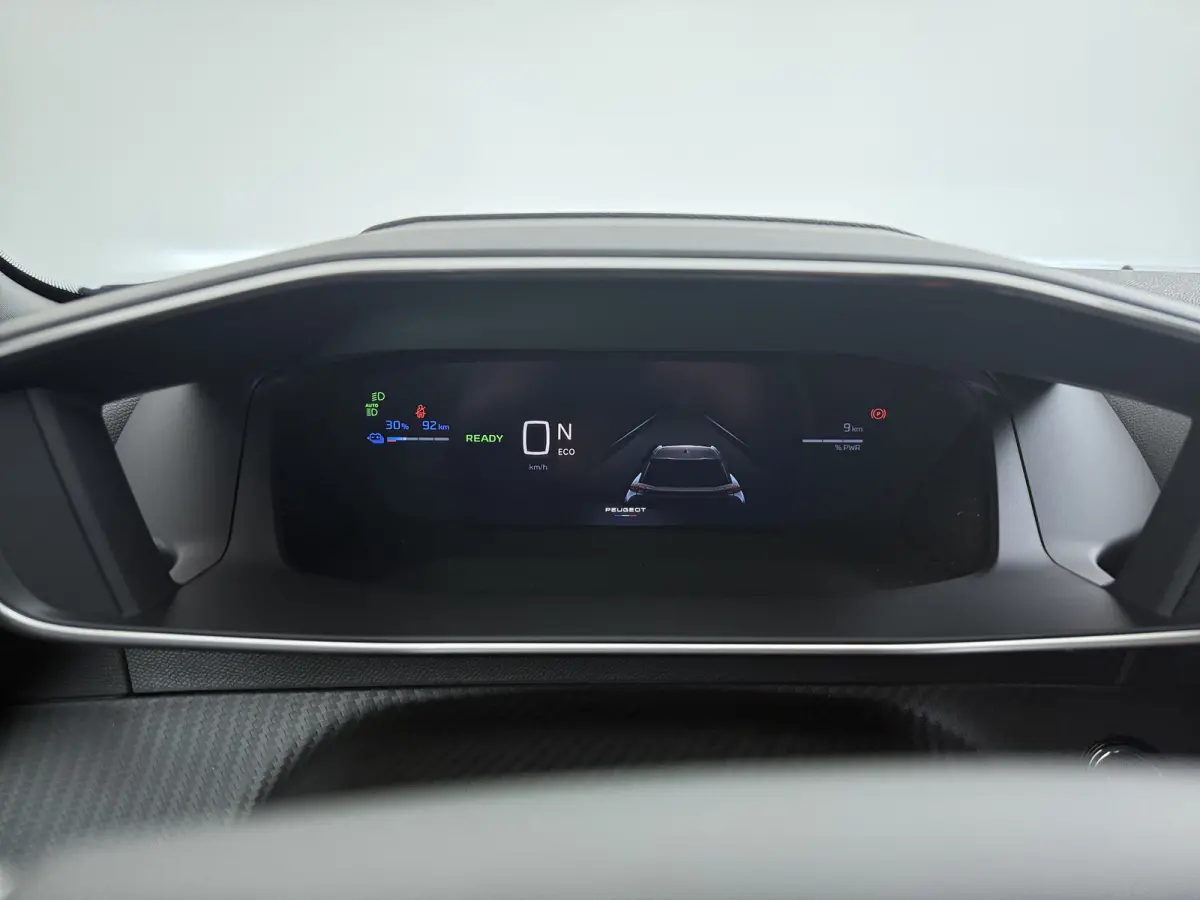 GT | Active Safety Brake met camera en radar (automatisch noodremsysteem) met Distance Alert (waarschuwing dreigende aanrijding) | Advanced Active Safety Brake met camera en radar | Climate 