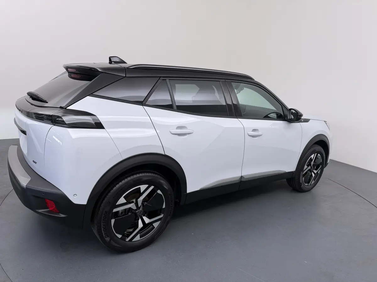 GT | Active Safety Brake met camera en radar (automatisch noodremsysteem) met Distance Alert (waarschuwing dreigende aanrijding) | Advanced Active Safety Brake met camera en radar | Climate 