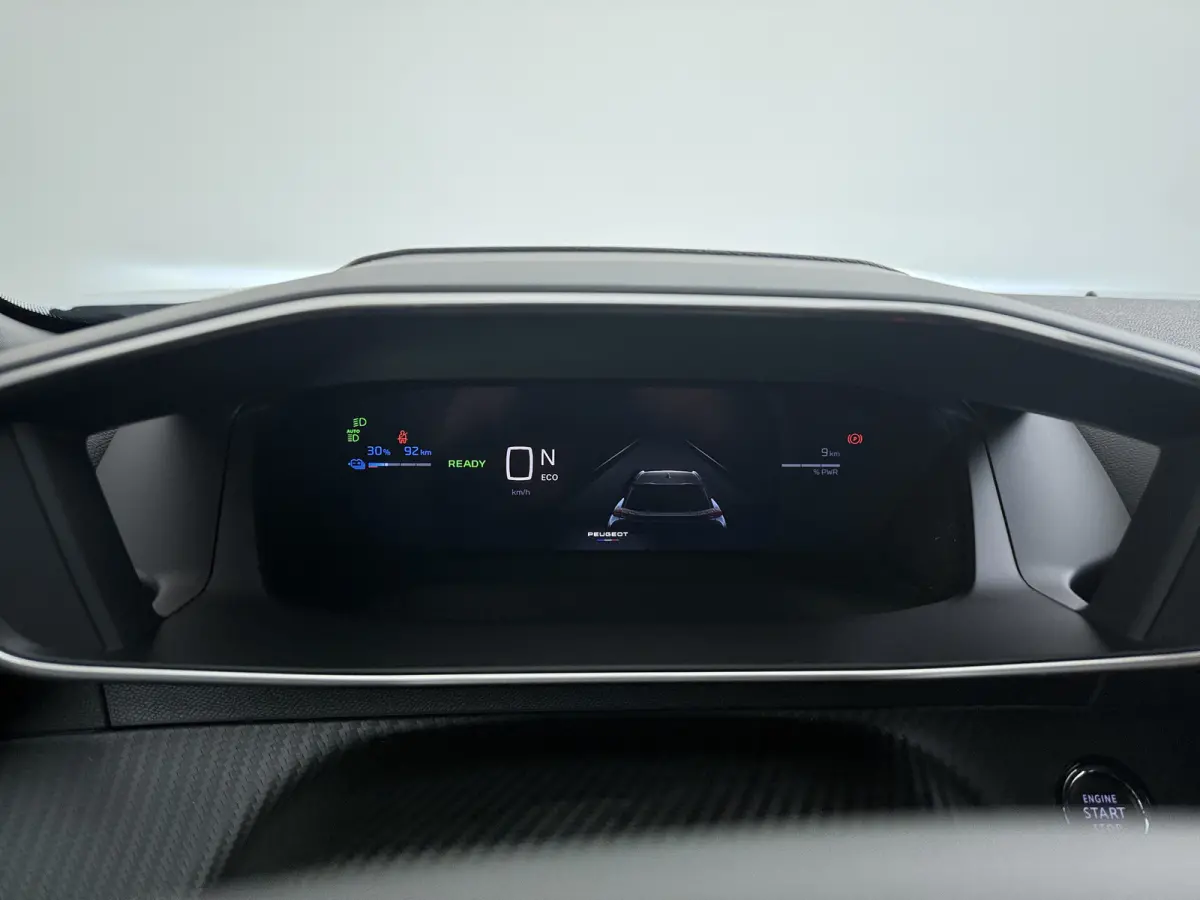 GT | Active Safety Brake met camera en radar (automatisch noodremsysteem) met Distance Alert (waarschuwing dreigende aanrijding) | Advanced Active Safety Brake met camera en radar | Climate 