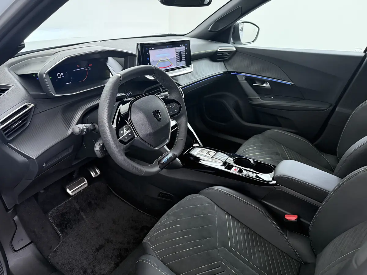 GT | Active Safety Brake met camera en radar (automatisch noodremsysteem) met Distance Alert (waarschuwing dreigende aanrijding) | Advanced Active Safety Brake met camera en radar | Climate 