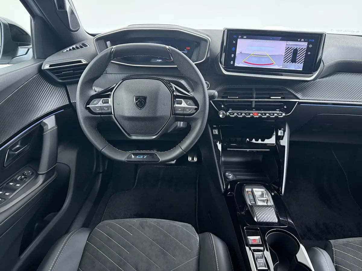 GT | Active Safety Brake met camera en radar (automatisch noodremsysteem) met Distance Alert (waarschuwing dreigende aanrijding) | Advanced Active Safety Brake met camera en radar | Climate 