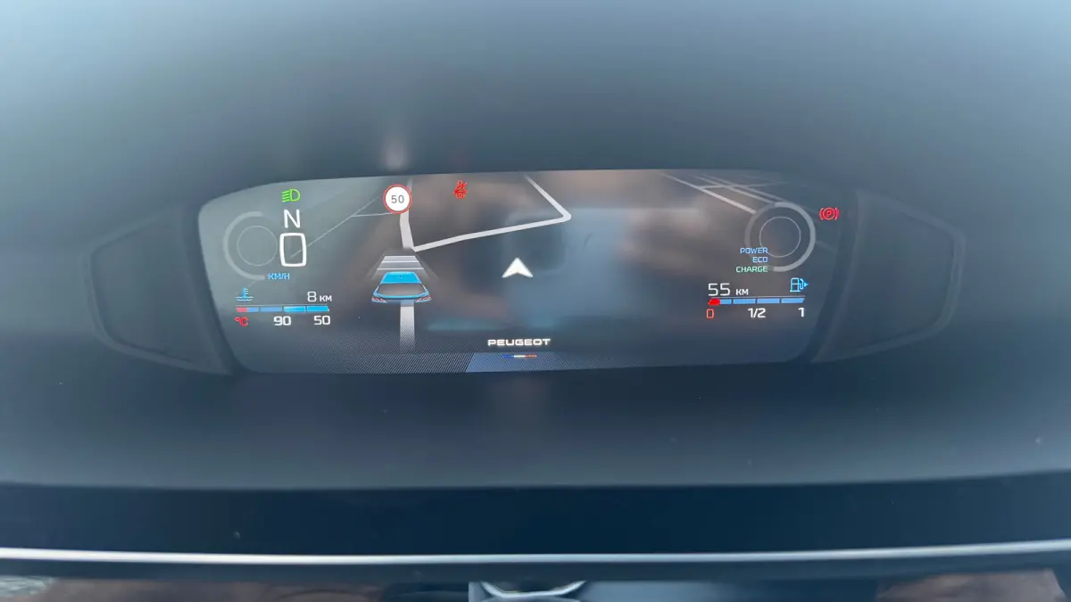 Allure | Elektrische parkeerrem | Extra getinte achterste zijruiten en achterruit | ISOFIX-bevestigingspunten voor drie kinderzitjes. Op de passagiersstoel en de buitenste zitplaatsen van de