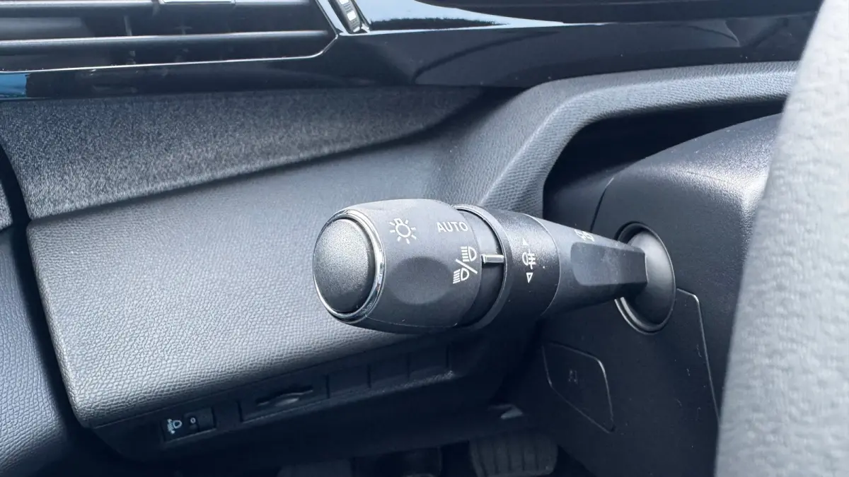 Allure | Elektrische parkeerrem | Extra getinte achterste zijruiten en achterruit | ISOFIX-bevestigingspunten voor drie kinderzitjes. Op de passagiersstoel en de buitenste zitplaatsen van de