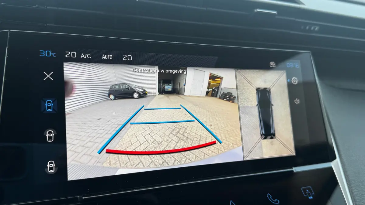 Allure | Elektrische parkeerrem | Extra getinte achterste zijruiten en achterruit | ISOFIX-bevestigingspunten voor drie kinderzitjes. Op de passagiersstoel en de buitenste zitplaatsen van de