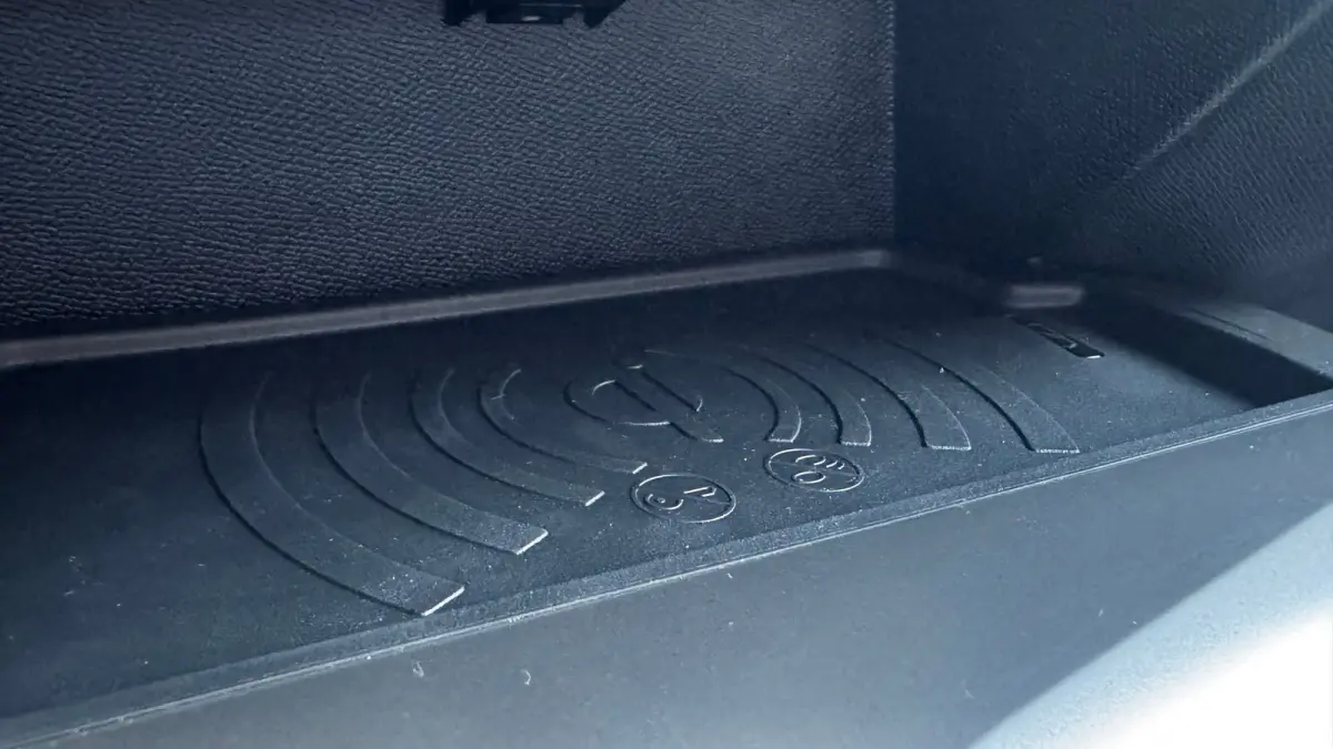 Allure | Elektrische parkeerrem | Extra getinte achterste zijruiten en achterruit | ISOFIX-bevestigingspunten voor drie kinderzitjes. Op de passagiersstoel en de buitenste zitplaatsen van de