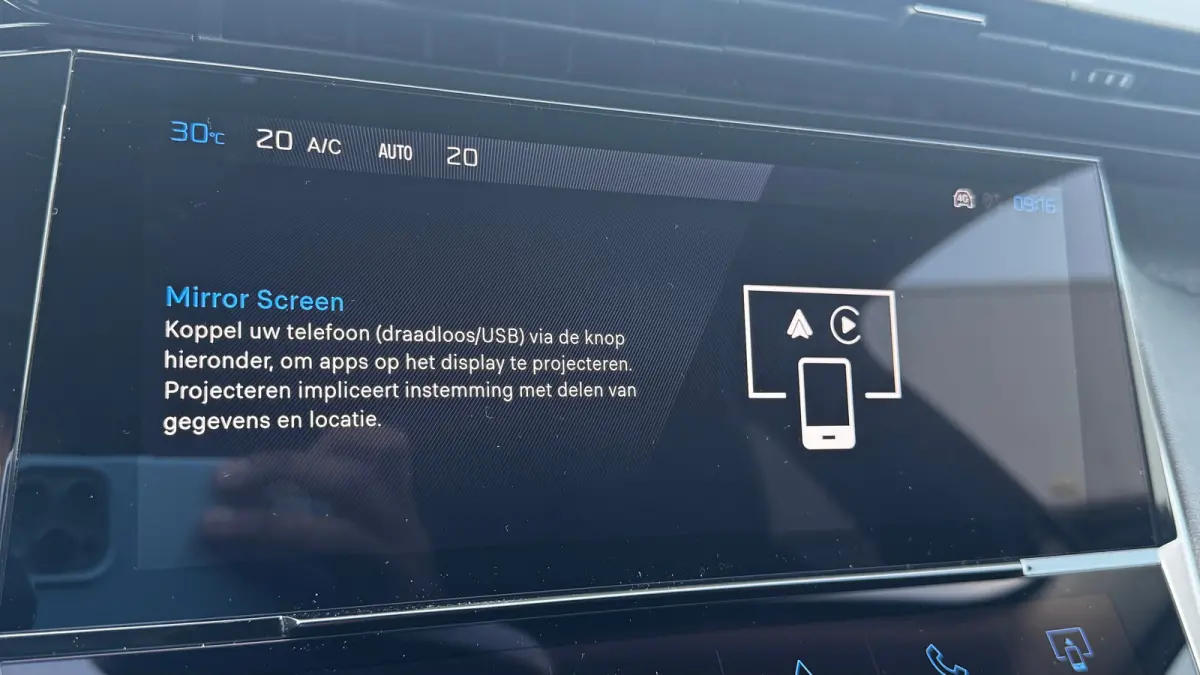 Allure | Elektrische parkeerrem | Extra getinte achterste zijruiten en achterruit | ISOFIX-bevestigingspunten voor drie kinderzitjes. Op de passagiersstoel en de buitenste zitplaatsen van de