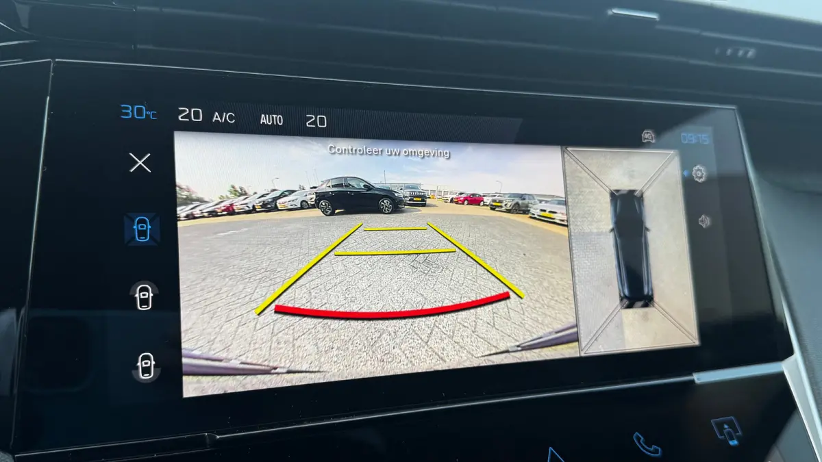 Allure | Elektrische parkeerrem | Extra getinte achterste zijruiten en achterruit | ISOFIX-bevestigingspunten voor drie kinderzitjes. Op de passagiersstoel en de buitenste zitplaatsen van de