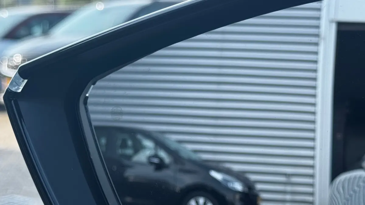 Allure | Elektrische parkeerrem | Extra getinte achterste zijruiten en achterruit | ISOFIX-bevestigingspunten voor drie kinderzitjes. Op de passagiersstoel en de buitenste zitplaatsen van de
