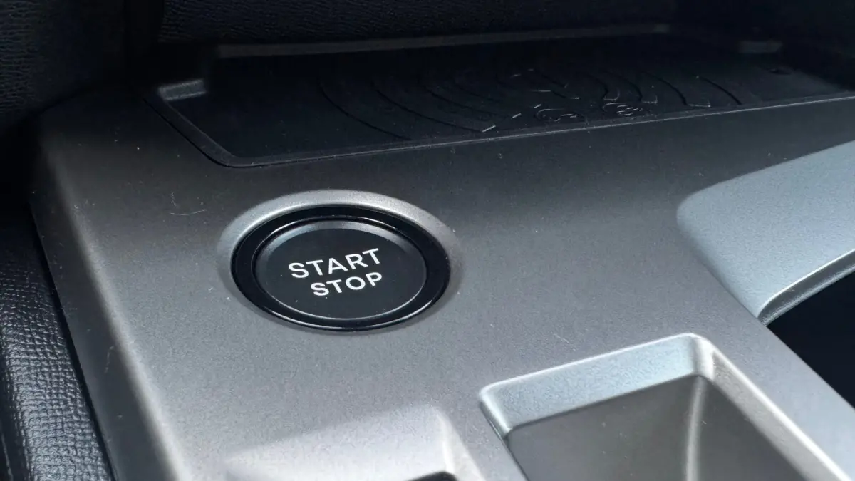 Allure | Elektrische parkeerrem | Extra getinte achterste zijruiten en achterruit | ISOFIX-bevestigingspunten voor drie kinderzitjes. Op de passagiersstoel en de buitenste zitplaatsen van de
