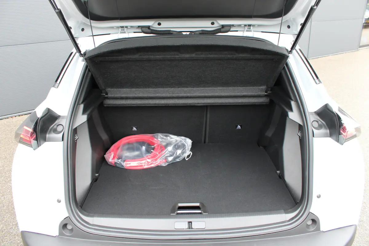 Allure | Active Safety Brake met camera en radar (automatisch noodremsysteem) met Distance Alert (waarschuwing dreigende aanrijding) | Advanced Active Safety Brake met camera en radar | Clim