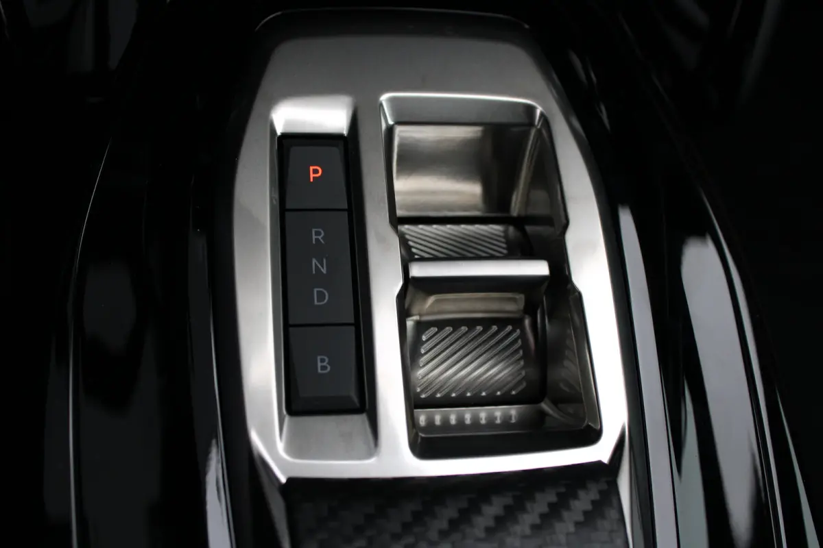 Allure | Active Safety Brake met camera en radar (automatisch noodremsysteem) met Distance Alert (waarschuwing dreigende aanrijding) | Advanced Active Safety Brake met camera en radar | Clim