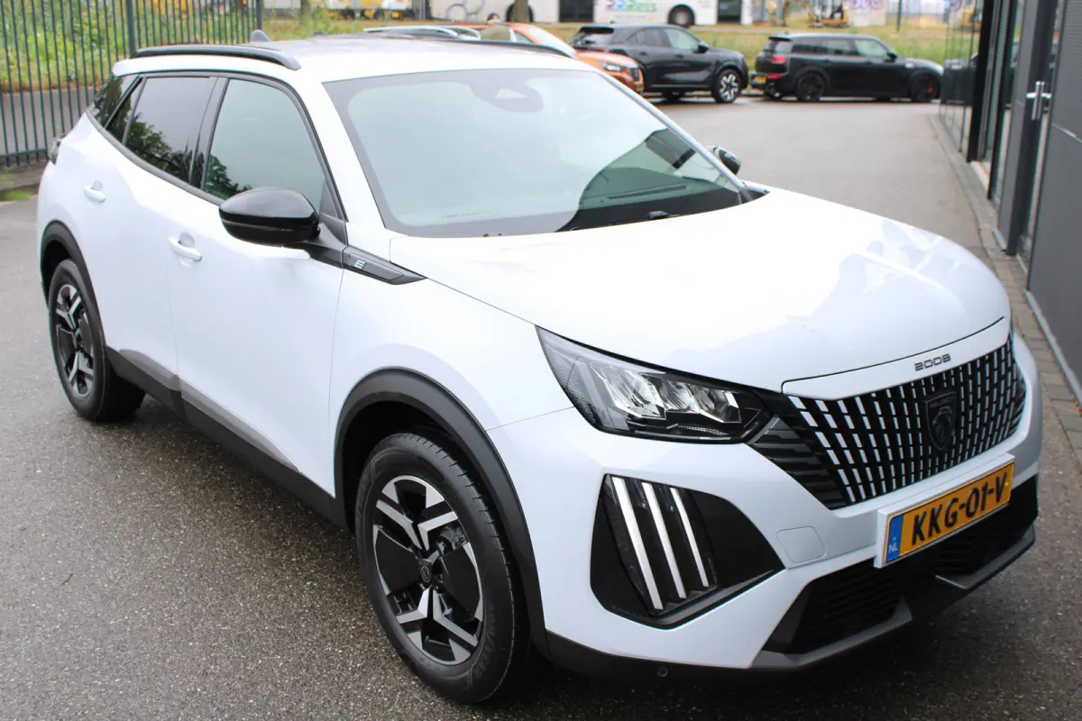 Allure | Active Safety Brake met camera en radar (automatisch noodremsysteem) met Distance Alert (waarschuwing dreigende aanrijding) | Advanced Active Safety Brake met camera en radar | Clim