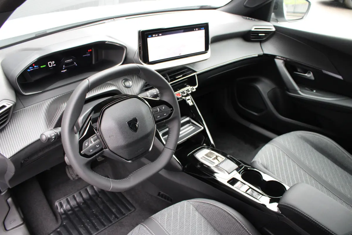 Allure | Active Safety Brake met camera en radar (automatisch noodremsysteem) met Distance Alert (waarschuwing dreigende aanrijding) | Advanced Active Safety Brake met camera en radar | Clim