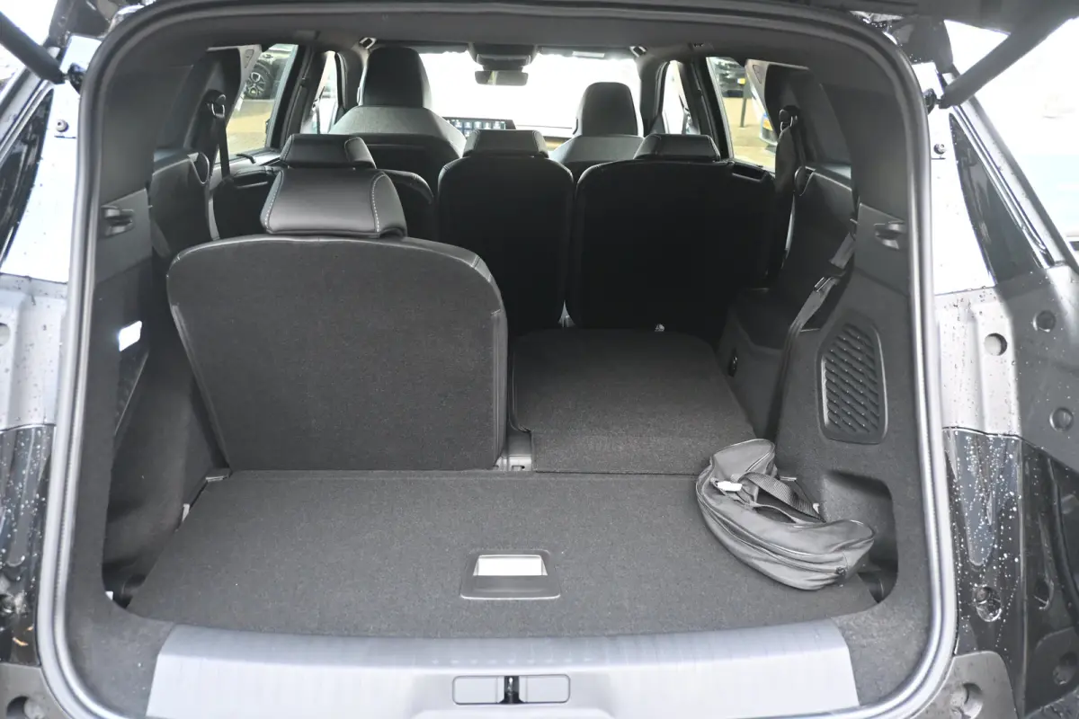 GT | Adaptieve cruise control met Stop&Go functie | LED 3D-achterlichten | Pack Safety Plus