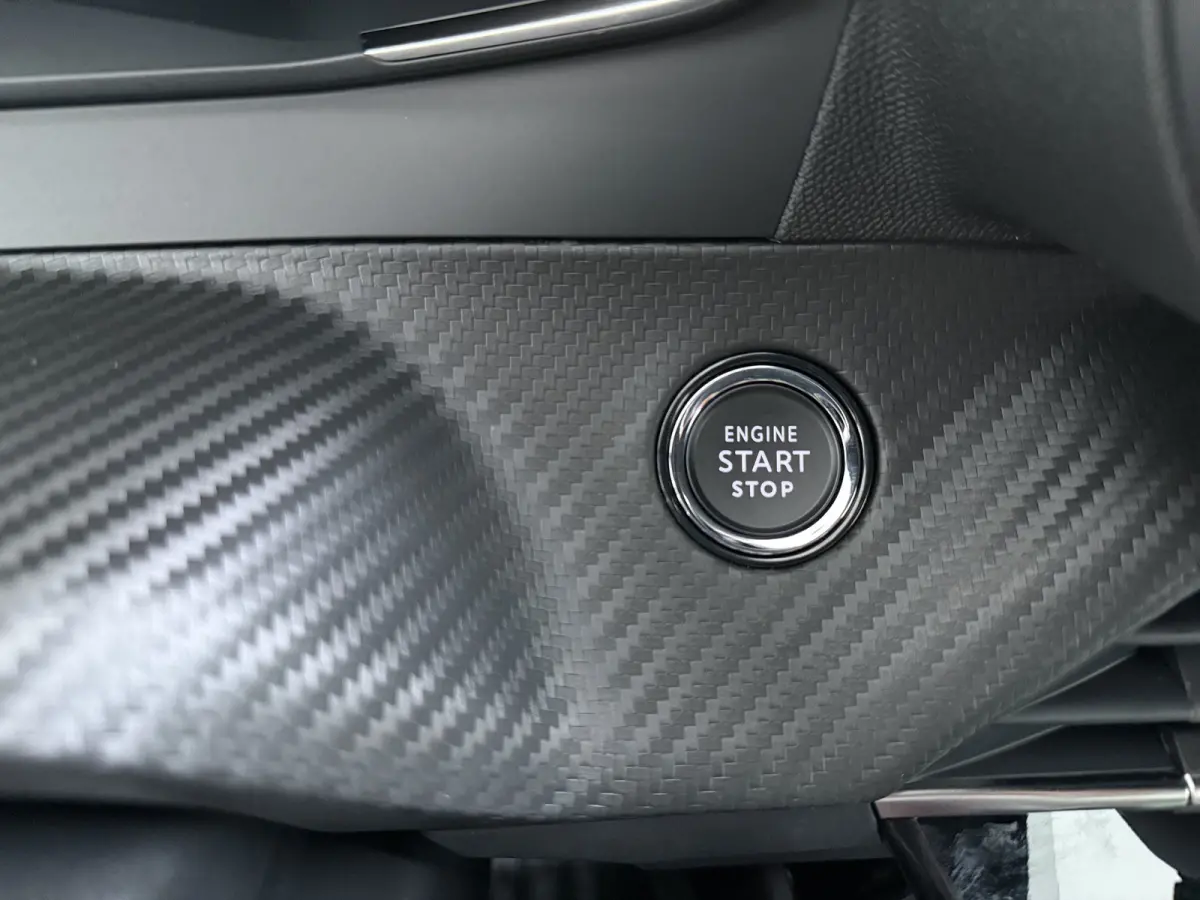 Allure | Active Safety Brake met camera en radar (automatisch noodremsysteem) met Distance Alert (waarschuwing dreigende aanrijding) | Advanced Active Safety Brake met camera en radar | Clim