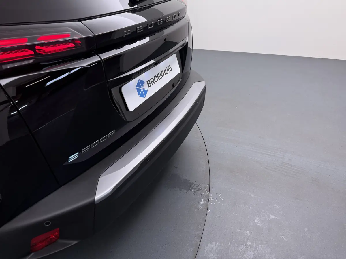 Allure | Active Safety Brake met camera en radar (automatisch noodremsysteem) met Distance Alert (waarschuwing dreigende aanrijding) | Advanced Active Safety Brake met camera en radar | Clim