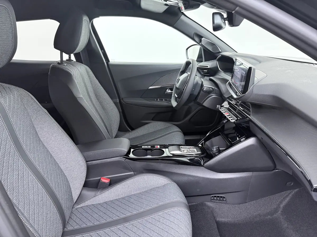 Allure | Active Safety Brake met camera en radar (automatisch noodremsysteem) met Distance Alert (waarschuwing dreigende aanrijding) | Advanced Active Safety Brake met camera en radar | Clim