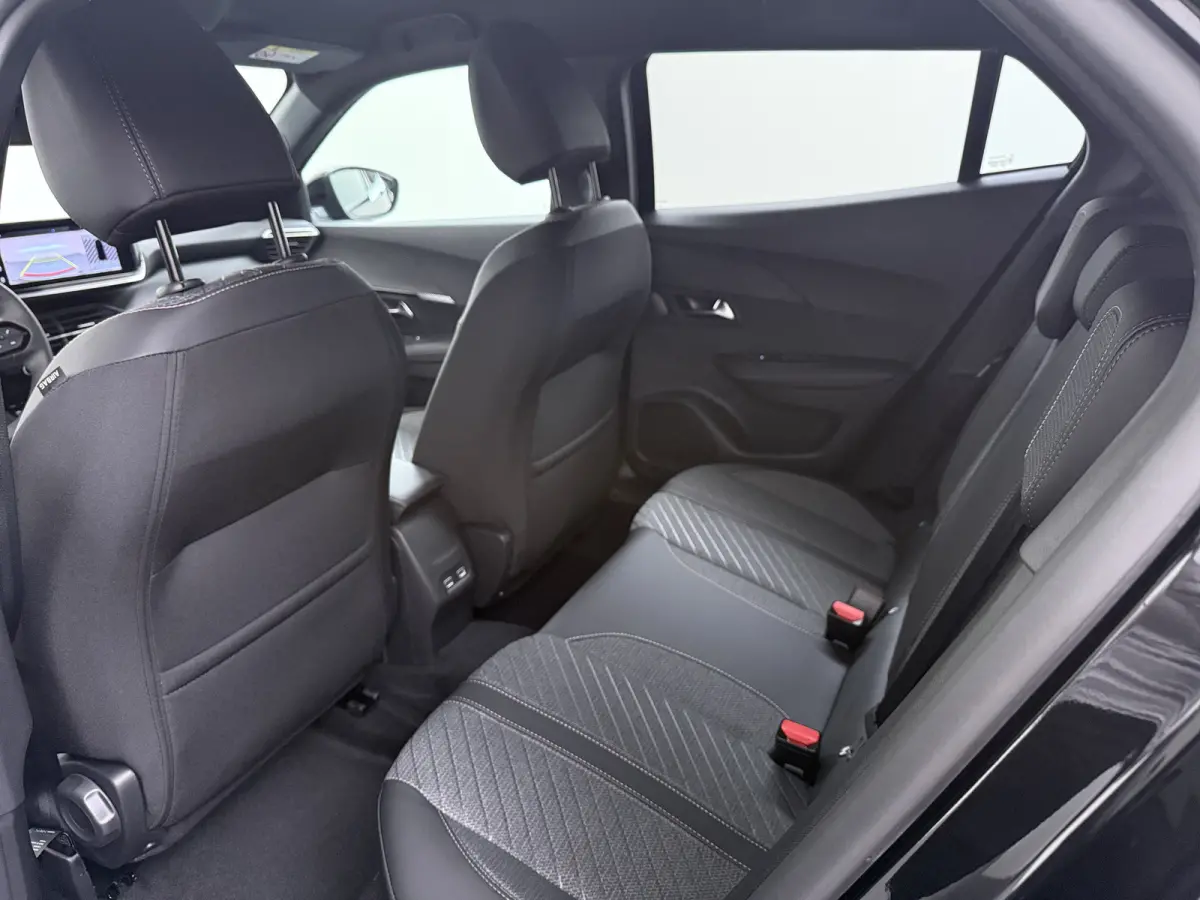 Allure | Active Safety Brake met camera en radar (automatisch noodremsysteem) met Distance Alert (waarschuwing dreigende aanrijding) | Advanced Active Safety Brake met camera en radar | Clim