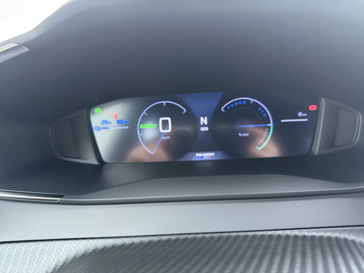 Allure | Active Safety Brake met camera en radar (automatisch noodremsysteem) met Distance Alert (waarschuwing dreigende aanrijding) | Advanced Active Safety Brake met camera en radar | Clim