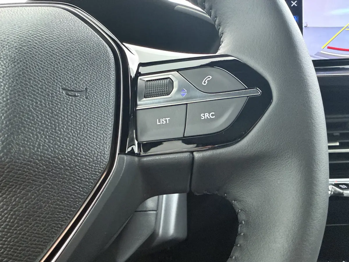 Allure | Active Safety Brake met camera en radar (automatisch noodremsysteem) met Distance Alert (waarschuwing dreigende aanrijding) | Advanced Active Safety Brake met camera en radar | Clim