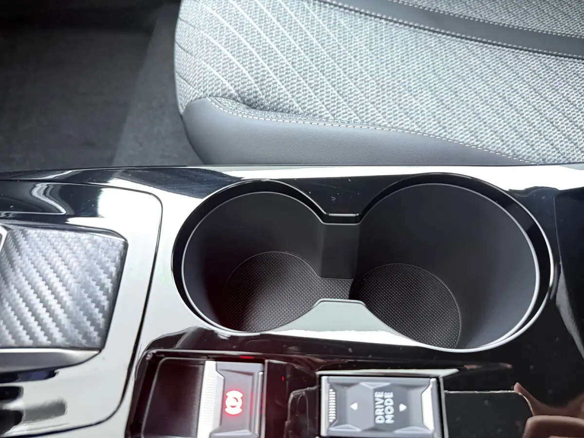 Allure | Active Safety Brake met camera en radar (automatisch noodremsysteem) met Distance Alert (waarschuwing dreigende aanrijding) | Advanced Active Safety Brake met camera en radar | Clim